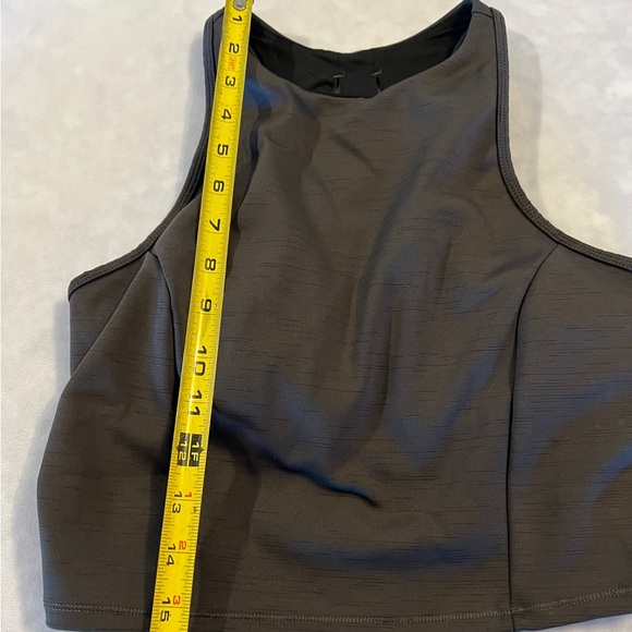 M All In Motion Women's NWOT NEW Charcoal Heather Crop Tank Top Built In Bra MED - Picture 4 of 8